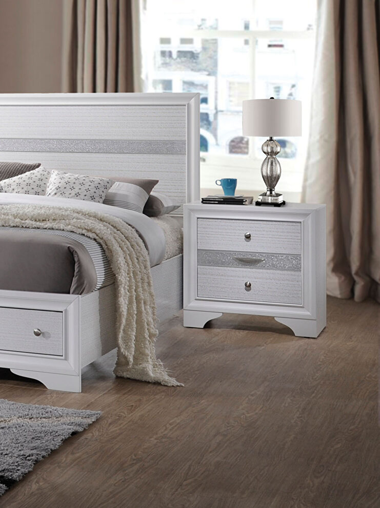 White queen bed by Acme additional picture 7