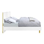 White high gloss finish wave pattern design king bed by Acme additional picture 2