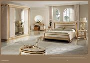 Classic style glossy Italian bedroom set additional photo 2 of 7