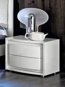 Modern white platform low-profile king size bed additional photo 2 of 7