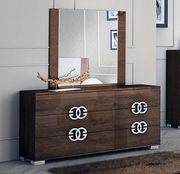 Stylish modern cognaq lacquer bedroom set additional photo 4 of 4