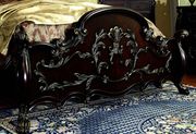 Cherry finish traditional king bed with carvings by Furniture of America additional picture 2