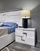 Premium stylish bed w/ ultra contemporary sleek design additional photo 4 of 14