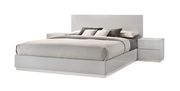 Contemporary high-gloss bed in light gray by J&M additional picture 3