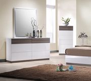 Walnut veneer / white lacquer queen bed by J&M additional picture 2