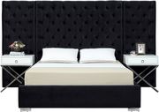 Contemporary black bed w/ side panels in tufted style by Meridian additional picture 2