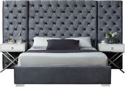 Contemporary gray bed w/ side panels in tufted style by Meridian additional picture 2