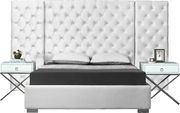 Contemporary white bed w/ side panels in tufted style by Meridian additional picture 2