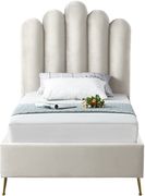 Velvet contemporary floral design queen bed by Meridian additional picture 2