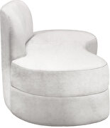 Kidney-shaped lounge style cream velvet sofa by Meridian additional picture 6