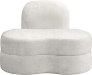 Kidney-shaped lounge style cream velvet chair by Meridian additional picture 3