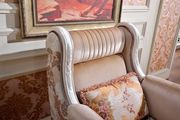Royal style accent chair by Meridian additional picture 2