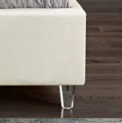 Modern cream velvet fabric bed w/ platform by Meridian additional picture 6