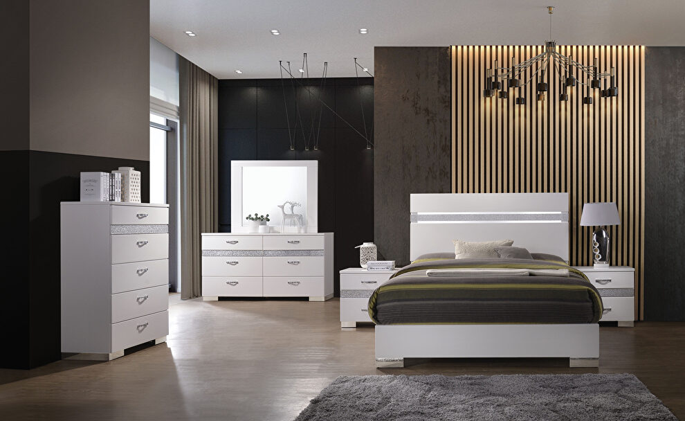 White high gloss queen bed by Acme