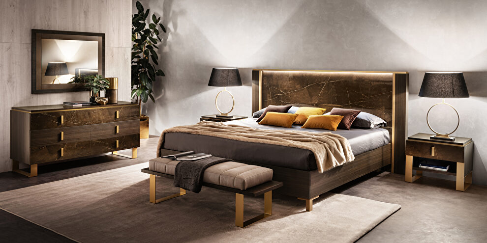 Contemporary bedroom in golden walnut / espresso finish by Arredoclassic Italy