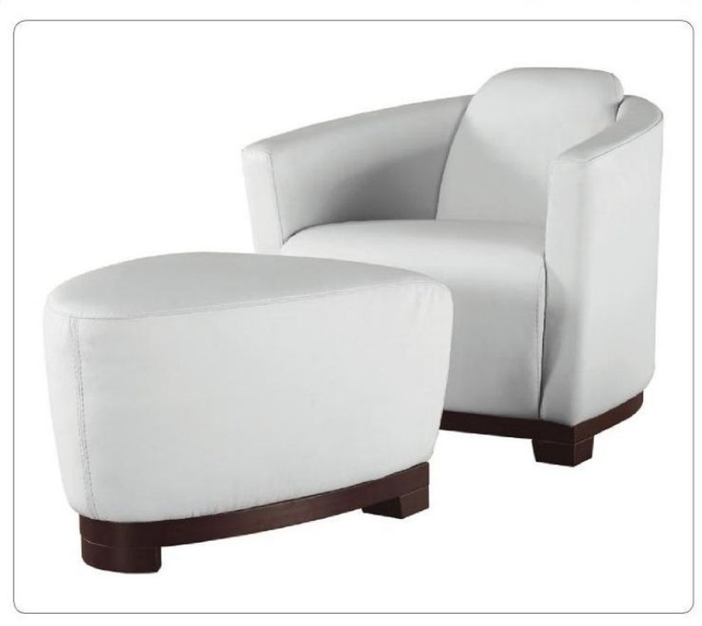 Club chair + ottoman set in white leather by Beverly Hills