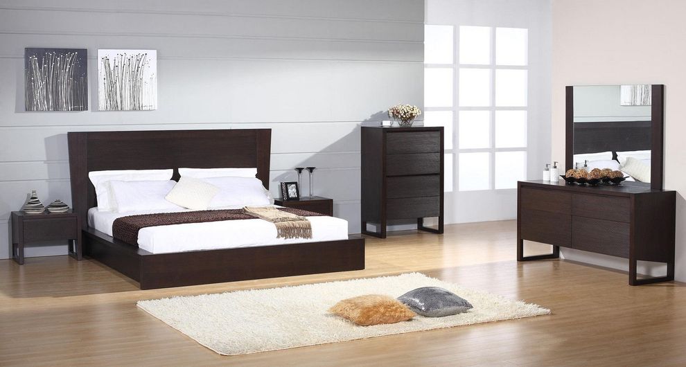 Modern soild wood platform bed in cappuccino by Beverly Hills