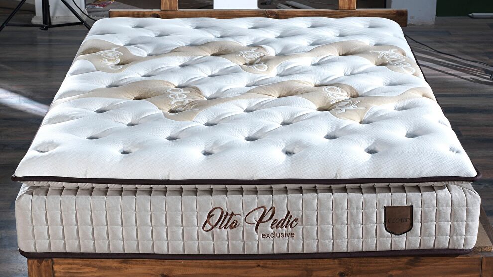 Pillowtop 13 inch contemporary quality mattress by Casamode