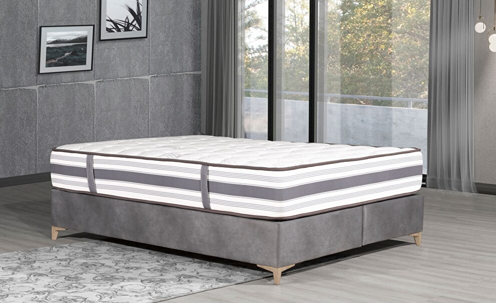 12-inch contemporary white mattress in queen by Casamode