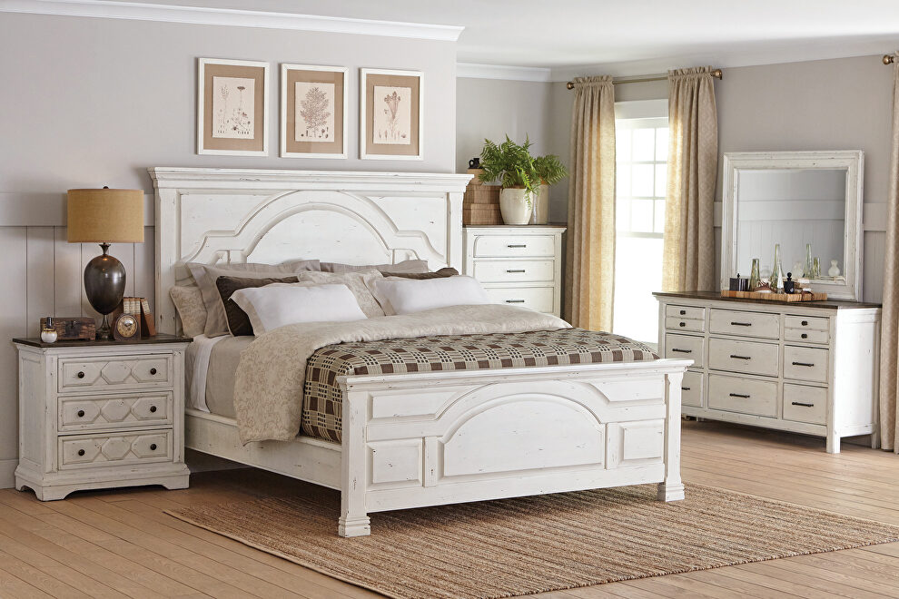 Traditional vintage white queen bed by Coaster