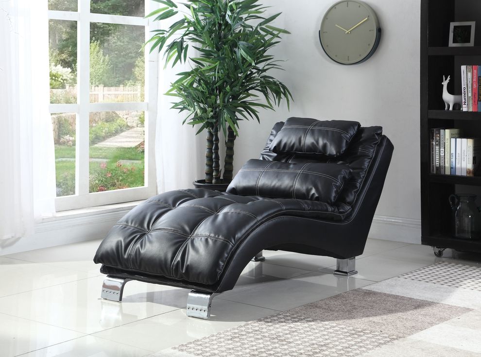 Black leather like vinyl chaise lounger by Coaster