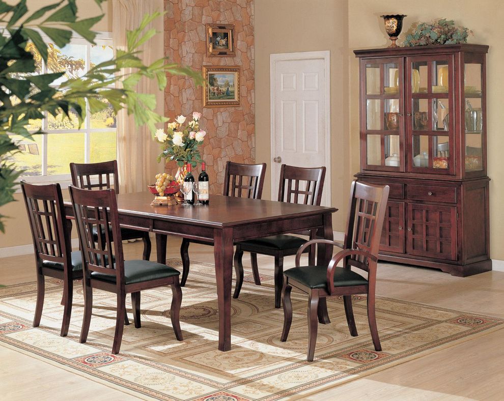 Traditional dining table in cherry wood by Coaster