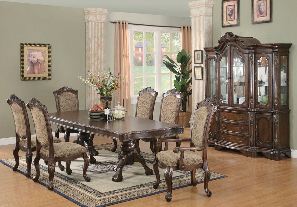 Traditional dining table in cherry wood by Coaster