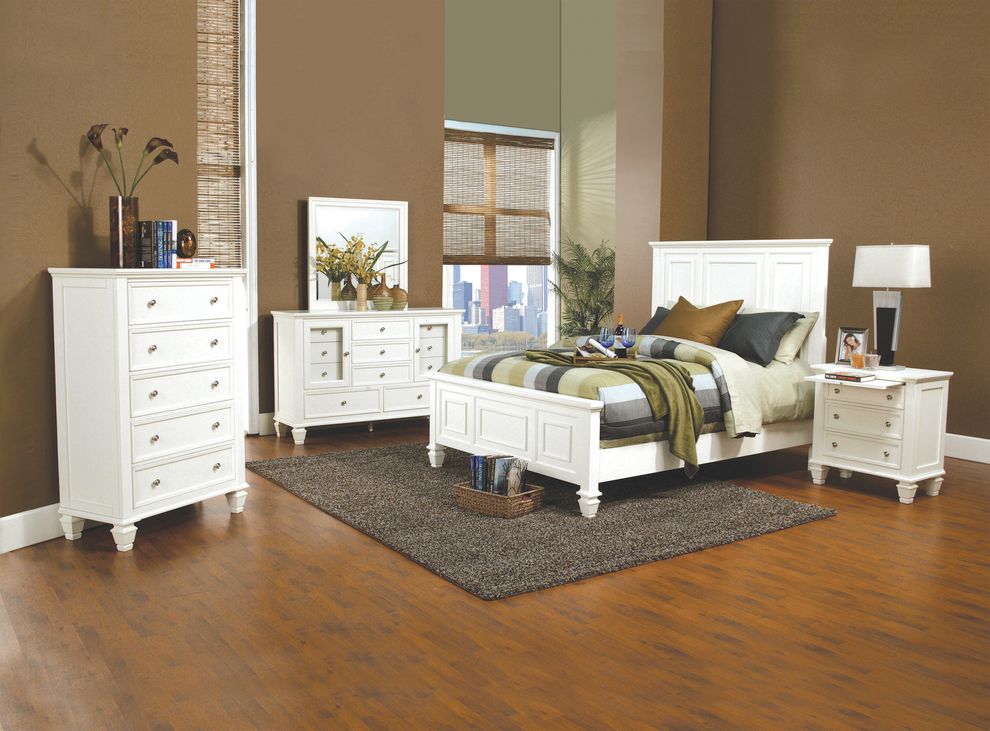 White queen bed in casual style by Coaster