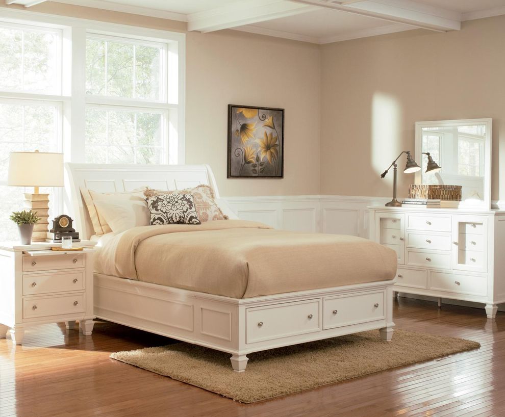 White veneer classic king size bed by Coaster