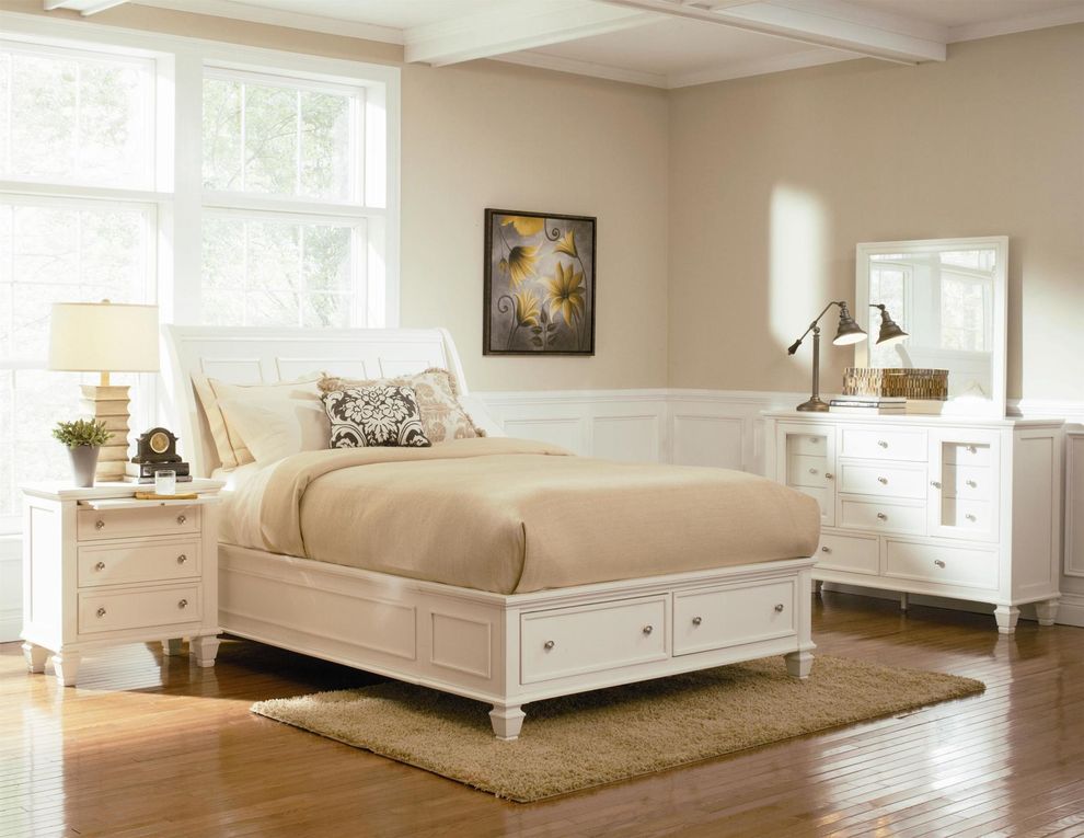 White veneer classic bed by Coaster