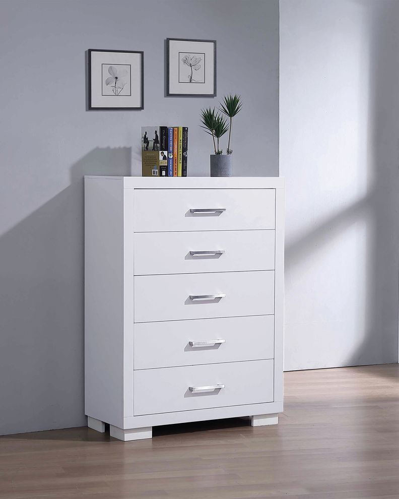 5 Drawer Chest in white by Coaster