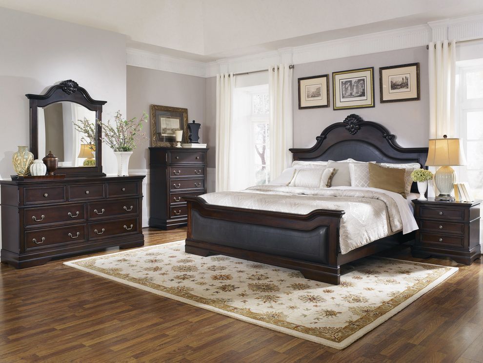 Solid wood and ocume veneers traditional bed by Coaster