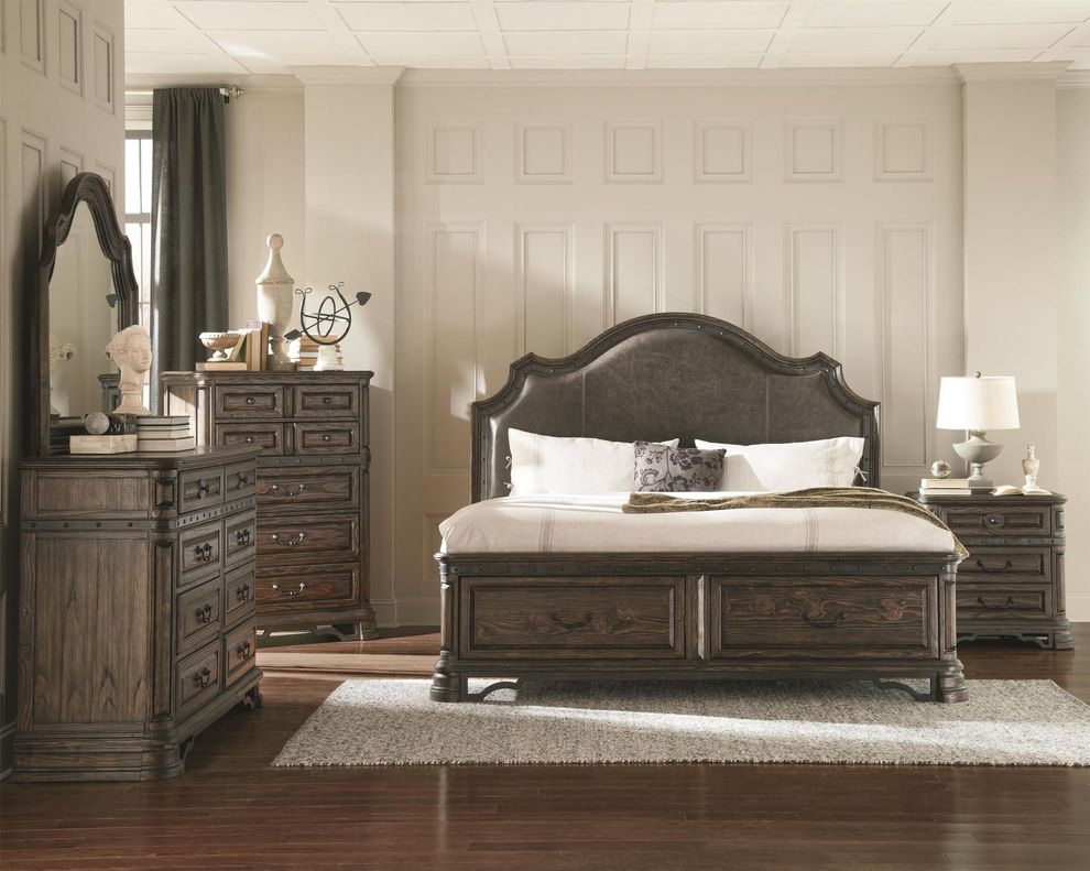 Antique style bed in king size by Coaster