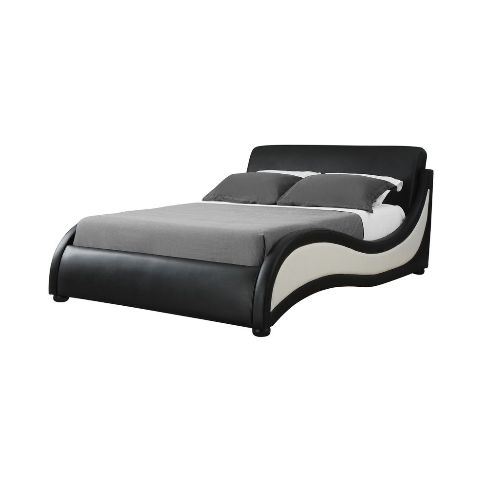 Black/white leatherette modern bed by Coaster