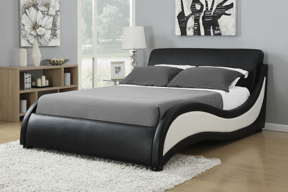 Black/white leatherette modern platform bed by Coaster