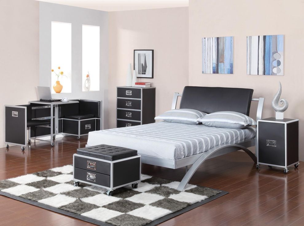 Modern full bed by Coaster