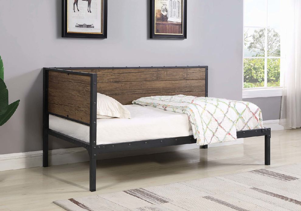 Weathered chestnut finish daybed by Coaster