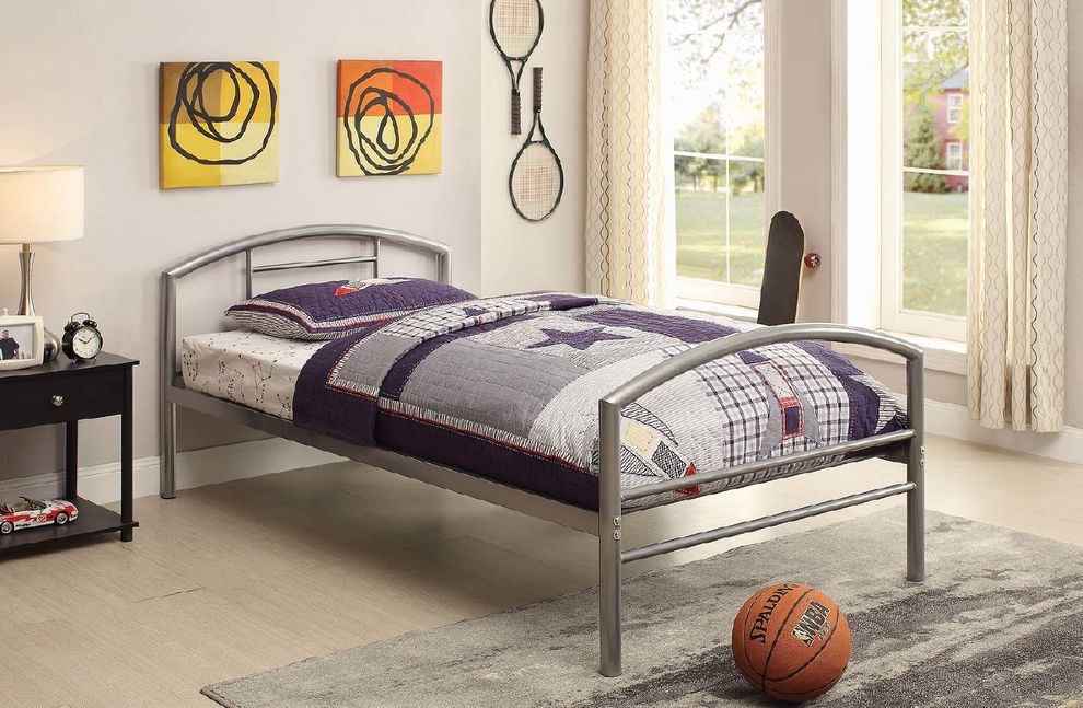 Casual silver twin bed by Coaster