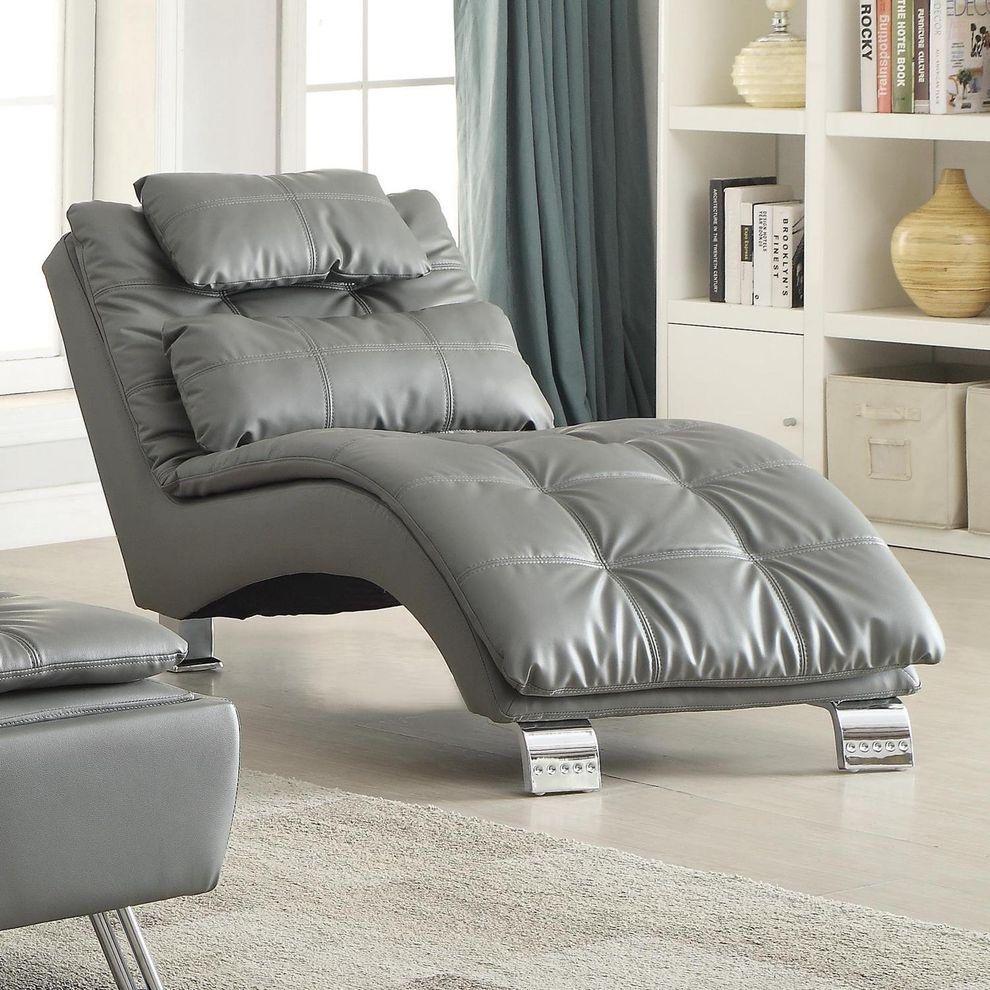 Modern chaise longer in gray leatherette by Coaster
