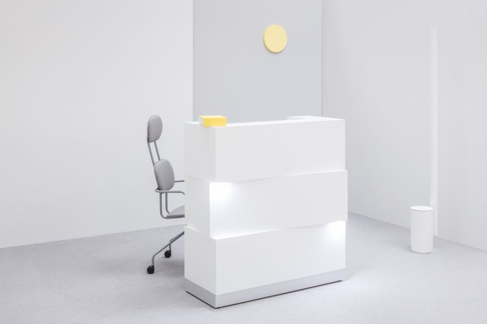 Contemporary vertical reception desk in white by MDD