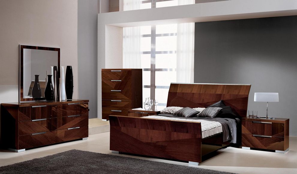High gloss rich walnut finish modern bed by Alf Italy