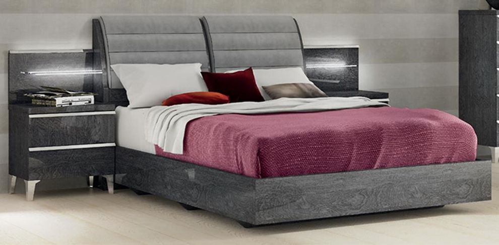 Gray lacquer king size platform bed made in Italy by Status Italy