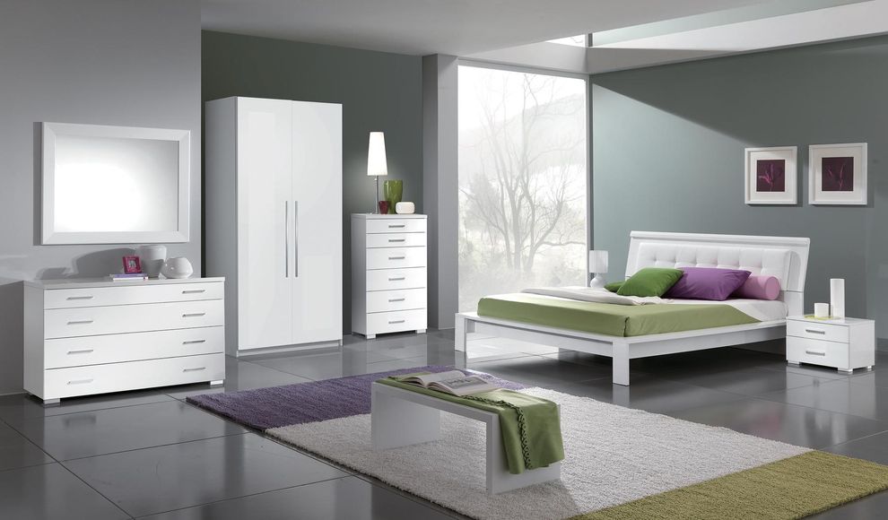 Simple casual white Italy-made bedroom set by MCS Mobili