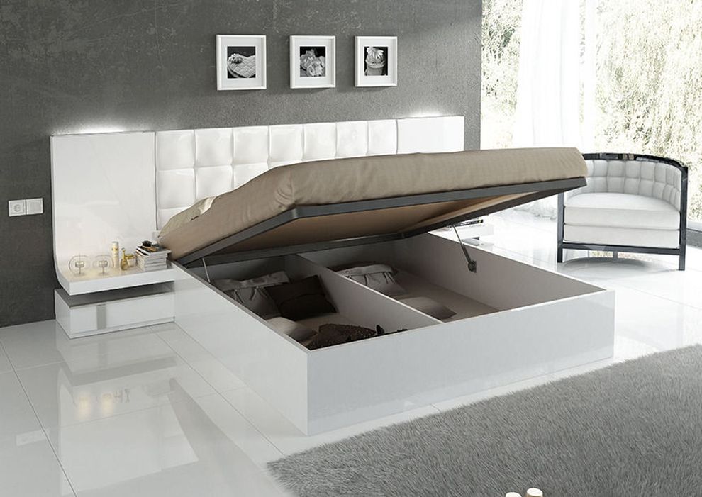 Modern designer bed king size in white by Fenicia Spain