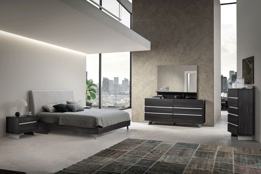 Brushed oak modern king bed made in Italy by Status Italy