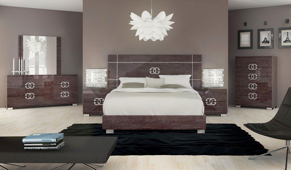 Stylish modern cognaq lacquer bedroom set by Status Italy