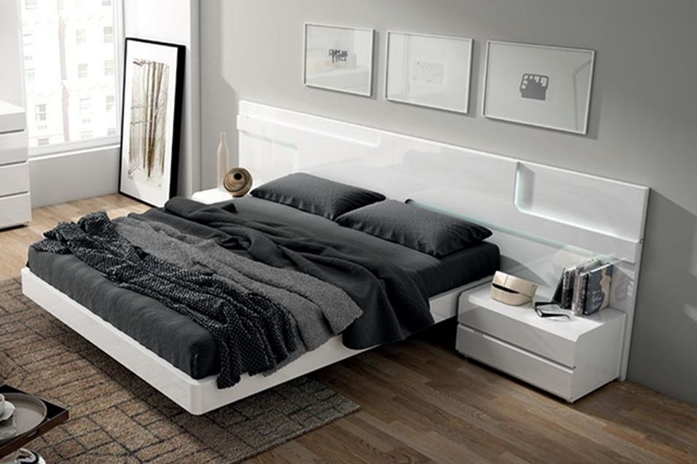 Spanish-made ultra-modern white high-gloss king size bed by Garcia Sabate Spain
