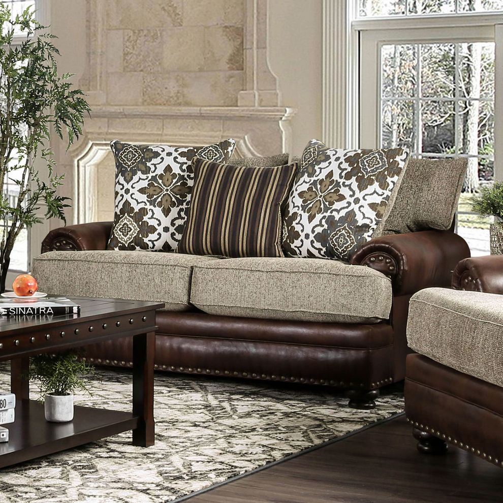 Traditional US-made chinille fabric loveseat by Furniture of America