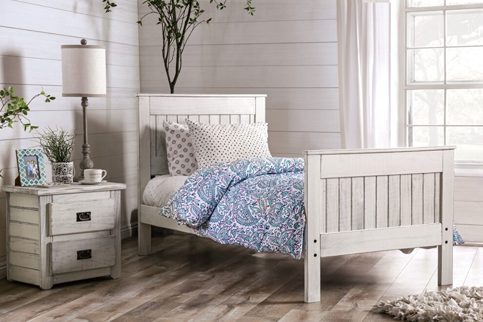 Weathered white american pine wood construction full bed by Furniture of America