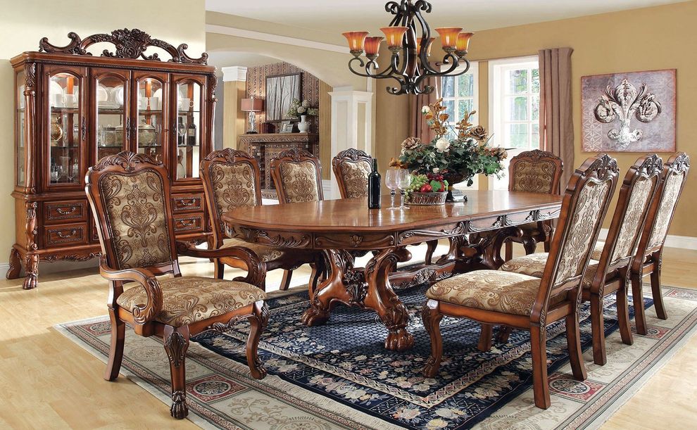 Traditional oak familiy size table w/ 2 leaves by Furniture of America